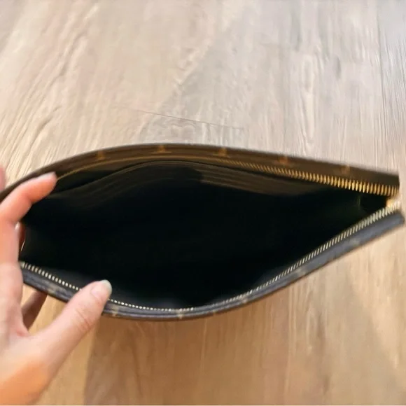 Louis Vuitton Limited Edition Pochette Voyage MM Monogram Eclipse Pacific Blue - Picture 9 of 16